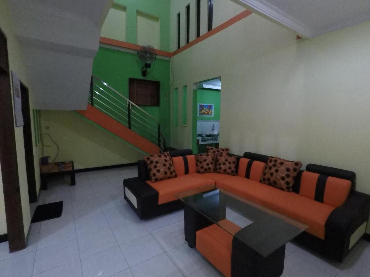 Dhika Adventure Hostel โปรโบลิงโก ภายนอก รูปภาพ