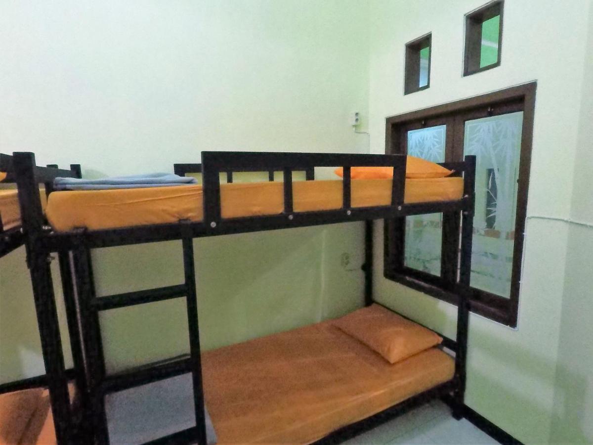 Dhika Adventure Hostel โปรโบลิงโก ภายนอก รูปภาพ